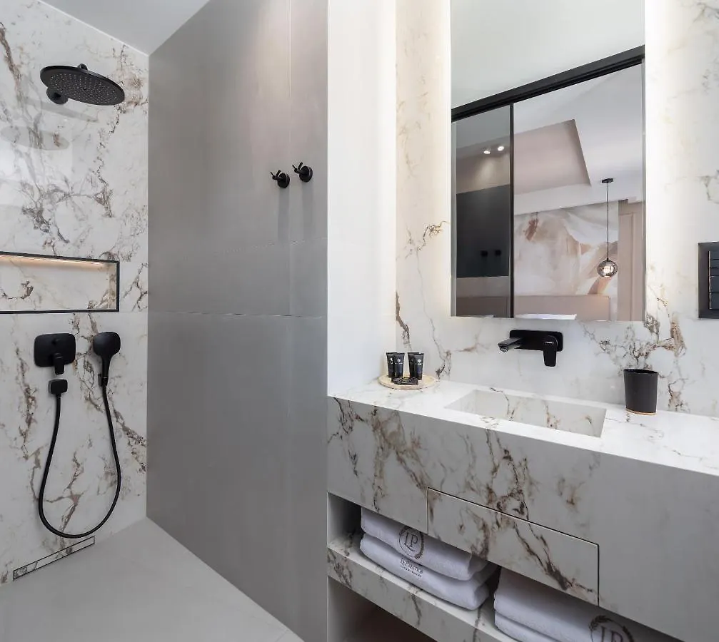 Luxury Rooms Le Prestige Few Minutes From Split'S Iconic Waterfront Guest house